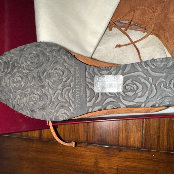 Taryn Rose size 7 boots never worn - Picture 3 of 4